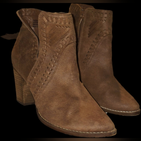 Trendy brown block heel booties SZ. 8.5 - Picture 4 of 6